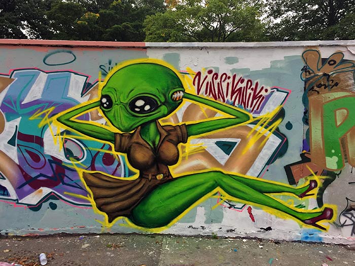 sexy alien girl graffiti by vinni kiniki