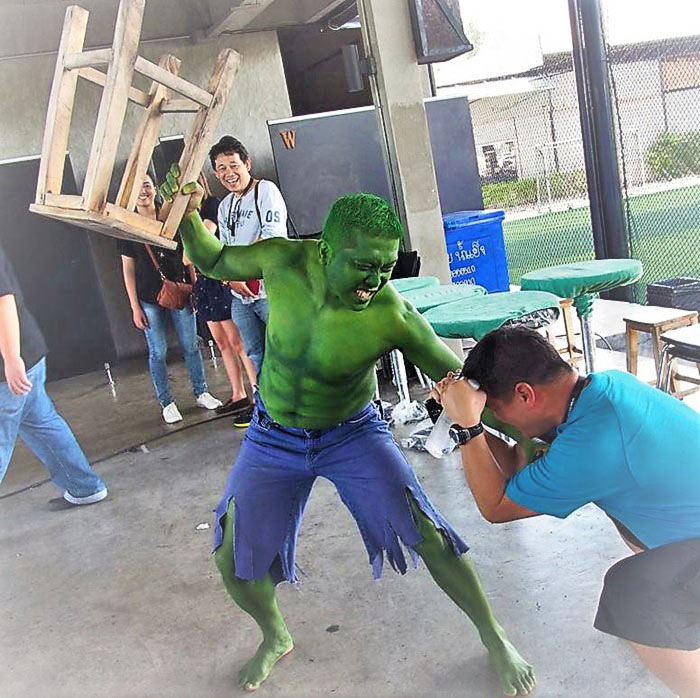 full body paint hulk cosplay by Vinni Kiniki