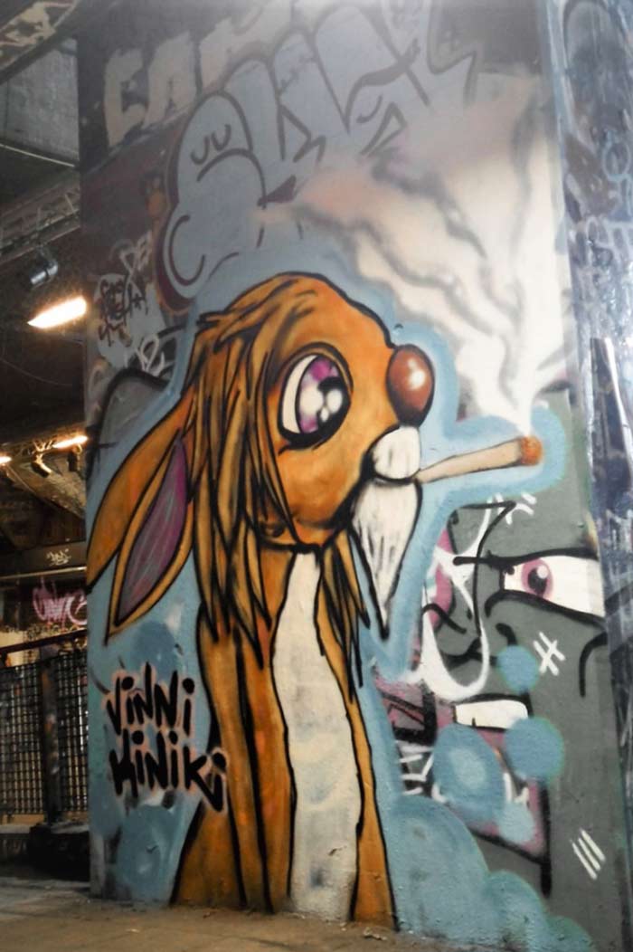 rasta rabbit graffiti vinni kiniki