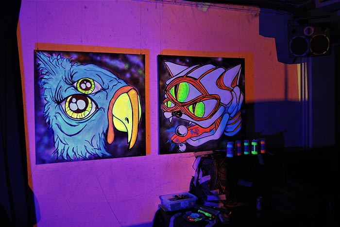 Live black light art 