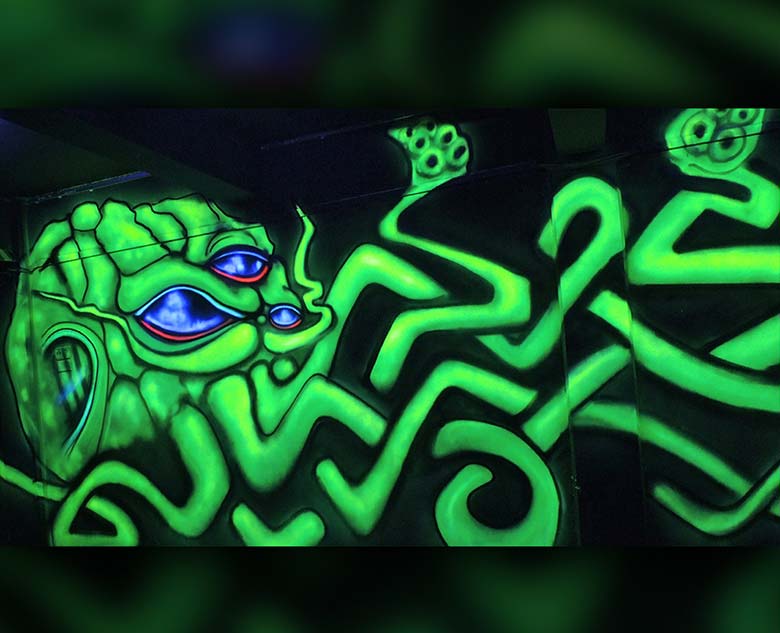 giant uv graffiti toxic squid vinni kiniki