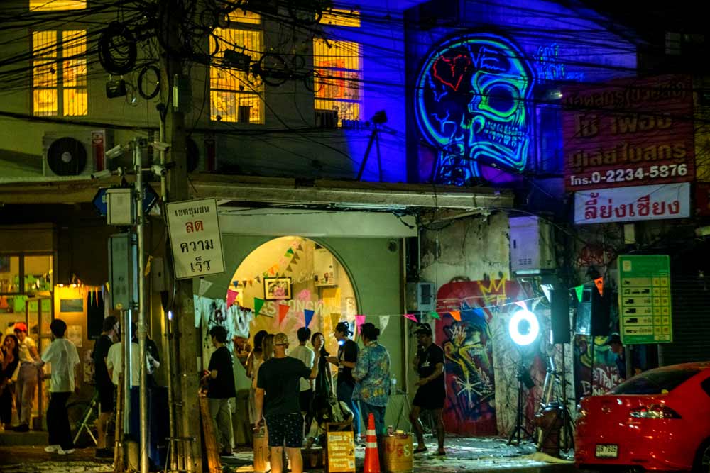 Black light graffiti live painting by Vinni Kiniki for the The Hechyeomoyeo closing party at Hugs Songwat in Bangkok Thailand